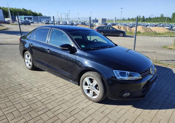 Volkswagen Jetta cena 27900 przebieg: 110800, rok produkcji 2011 z Sanok małe 121